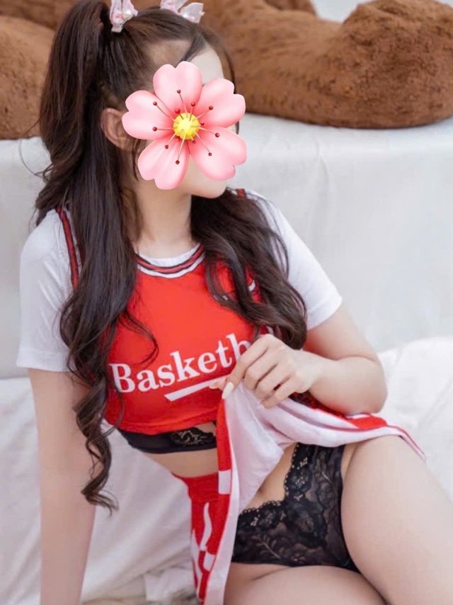 Mẫn Nhi đẹp cuốn hút và khả năng làm vừa lòng mọi khách